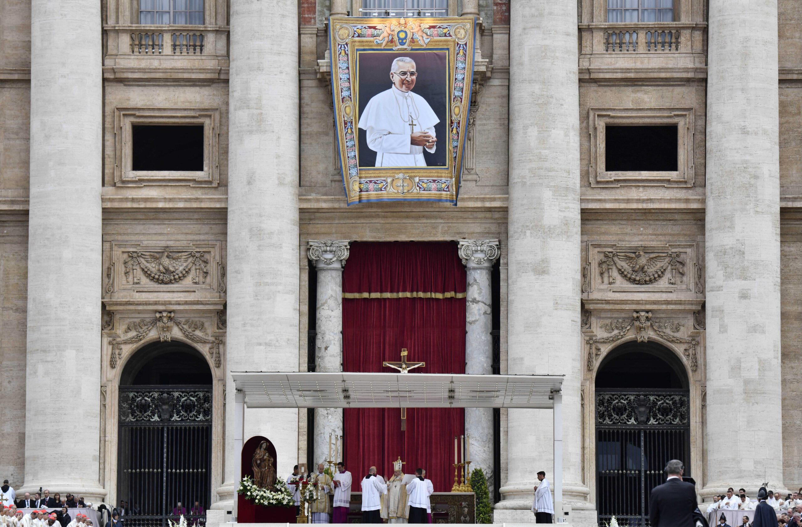 Giovanni Paolo I è beato. "Volto di una Chiesa lieta Giovanni Paolo I è beato. "Volto di una Chiesa lieta e non arcigna" — Arcidiocesi Bari-Bitonto