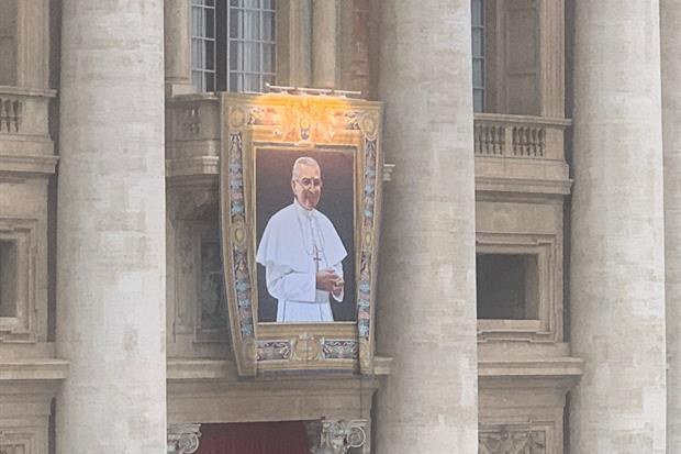 L'arazzo con l'immagine di Giovanni Paolo I - Foto Aigav