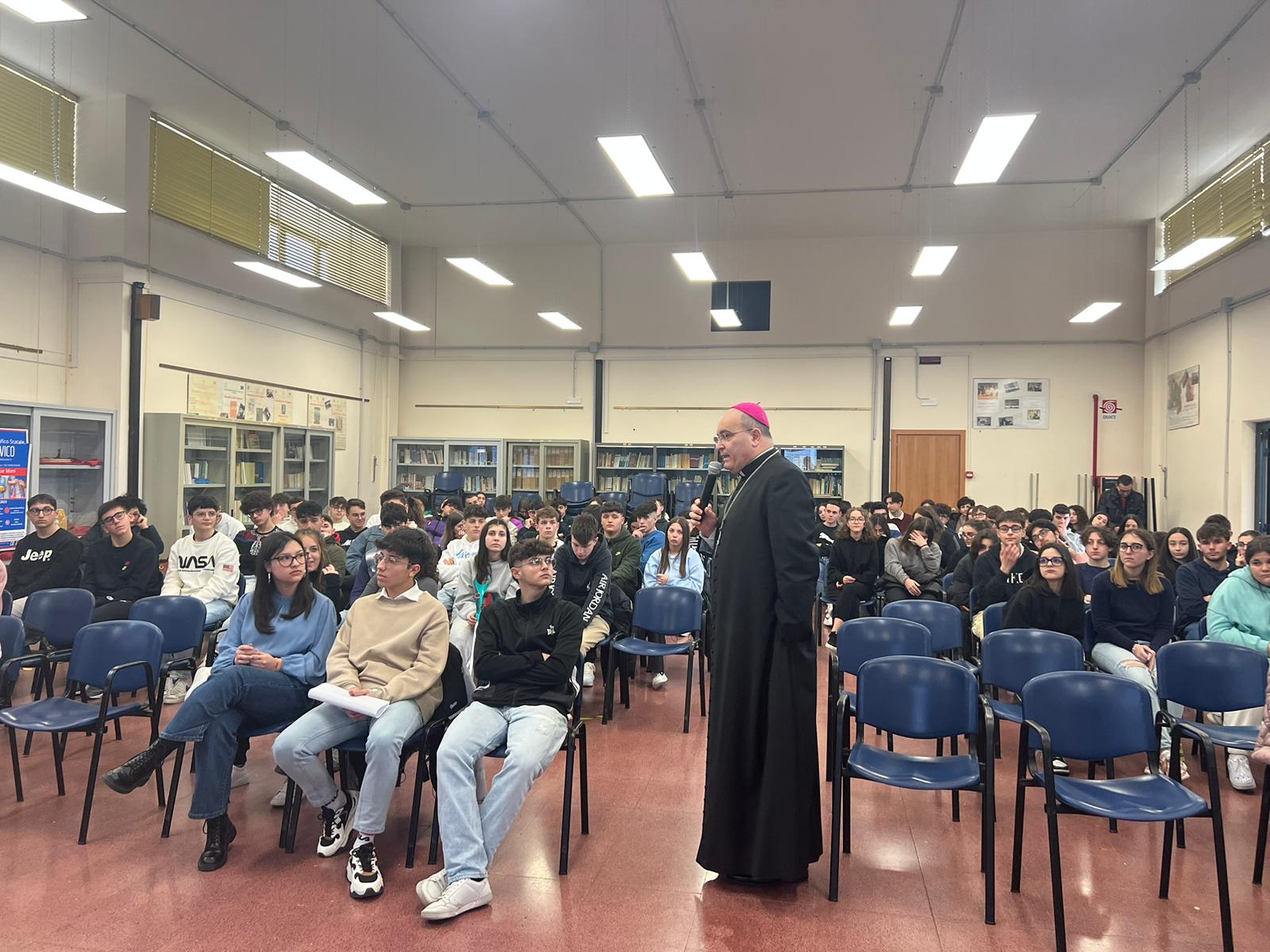 Messaggio di S.E.R. Mons. Sabino Iannuzzi alla comunità scolastica della Messaggio di S.E.R. Mons. Sabino Iannuzzi alla comunità scolastica della Diocesi per l’anno scolastico 2023/2024 – Diocesi di Castellaneta