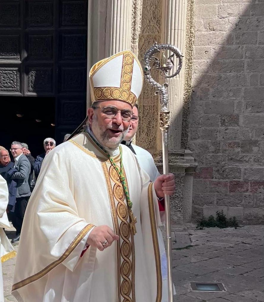 Gli auguri all'Arcivescovo nel giorno della sua ordinazione sacerdotale Gli auguri all'Arcivescovo nel giorno della sua ordinazione sacerdotale