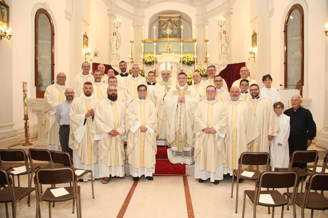IMMISSIONE CANONICA DI DON GIUSEPPE PAGLIALONGA IN SAN CASSIANO IMMISSIONE CANONICA DI DON GIUSEPPE PAGLIALONGA IN SAN CASSIANO