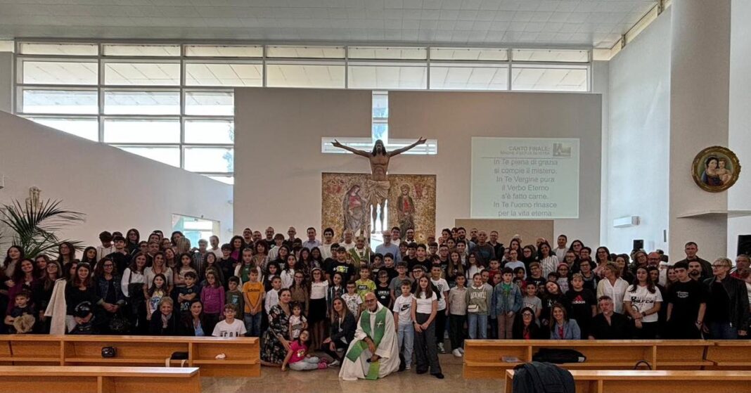 Si è conclusa domenica 27 ottobre la visita di S. Si è conclusa domenica 27 ottobre la visita di S. E. Mons. Seccia nella comunità di Giorgilorio, ultima parrocchia visit