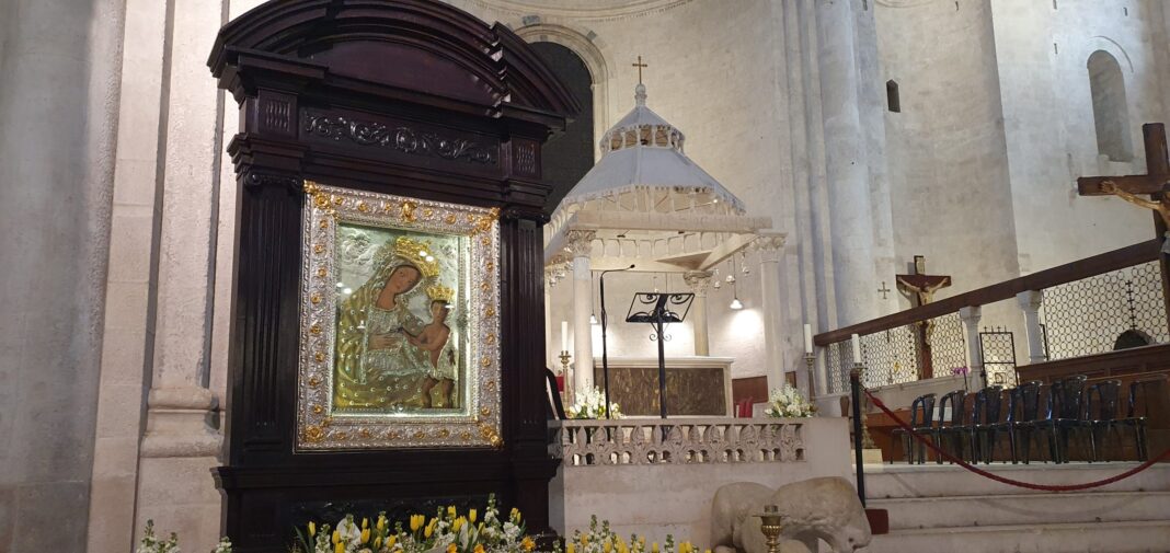 alla Madonna Odegitria, faro di luce che indica la via la preghiera per il Papa — Arcidiocesi Bari-Bitonto