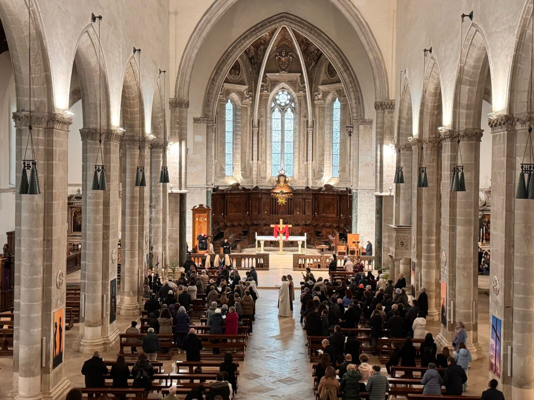 Celebrata la Via Crucis diocesana Celebrata la Via Crucis diocesana