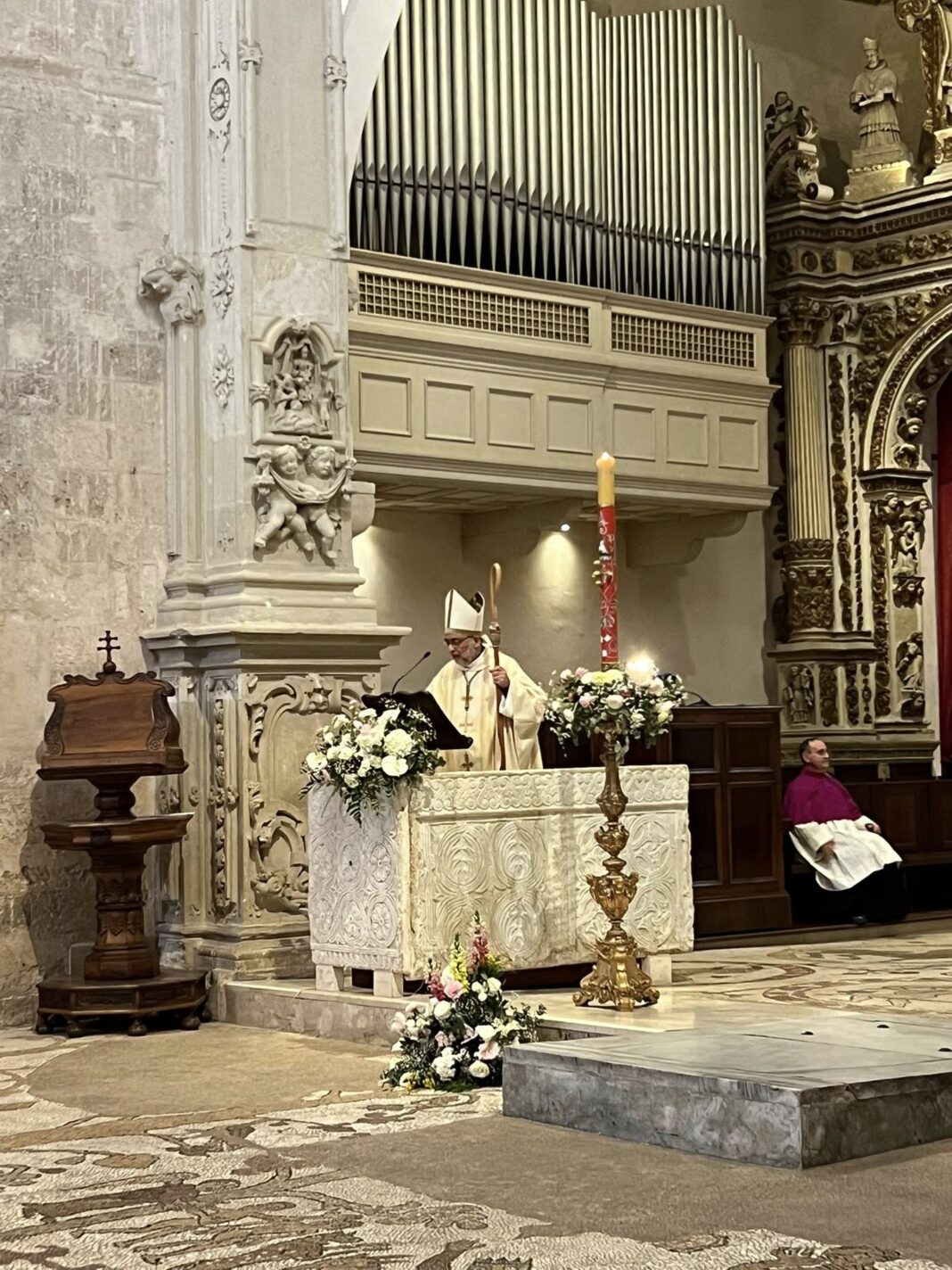 Messa di suffragio per Papa Francesco. Mons. Neri: "Non dimenticarti di pregare per noi"