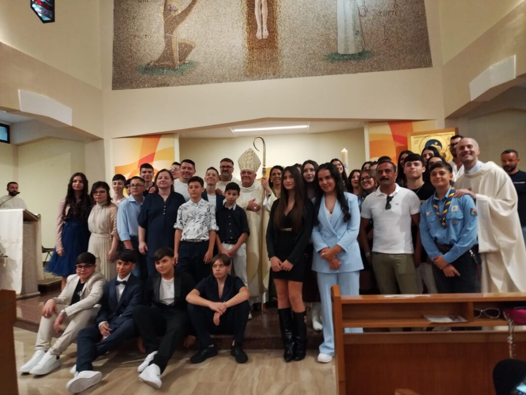 Mons. Vescovo celebra le Cresime nella parrocchia di San Pio X a Lucera