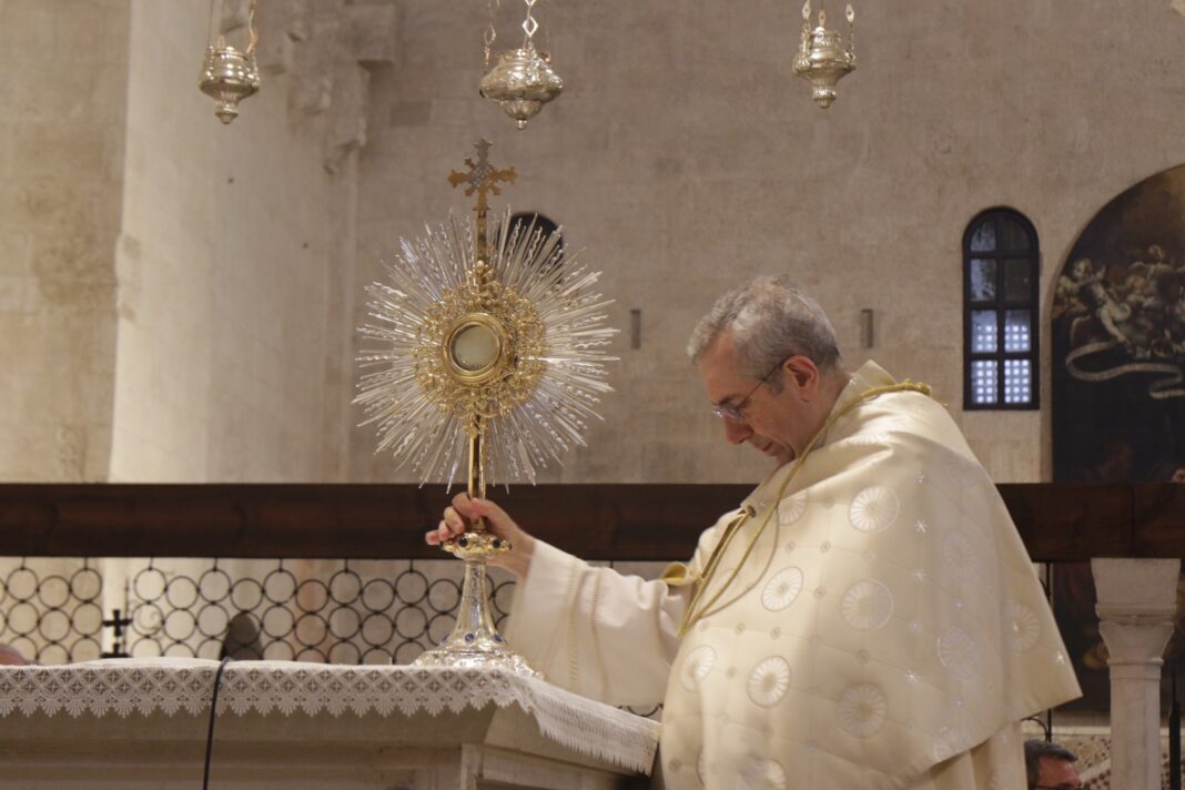 L'Eucaristia è il sacramento della Chiesa “plasmata dalla carità di Dio” — Arcidiocesi Bari-Bitonto