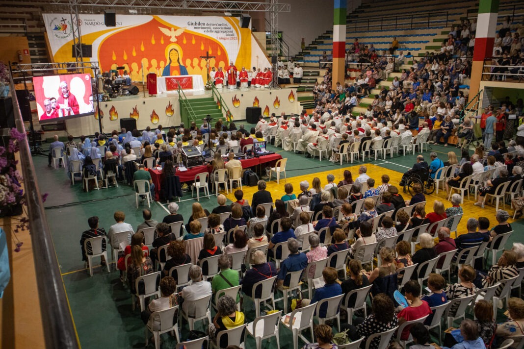 Docilità, comunione e missionarietà. Le aggregazioni laicali vivono il loro giubileo nella Veglia di Pentecoste.