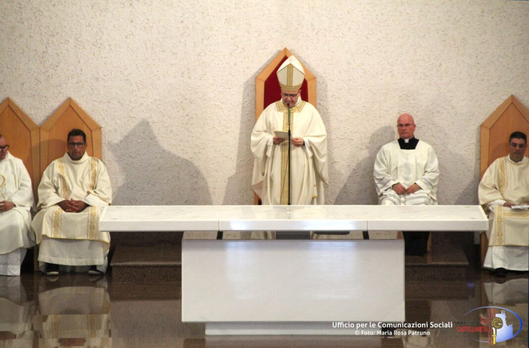 Omelia di Mons. Sabino Iannuzzi durante la Santa Messa per Omelia di Mons. Sabino Iannuzzi durante la Santa Messa per la Consacrazione della Chiesa parrocchiale del Cuore Immacolato di Maria in Castellaneta