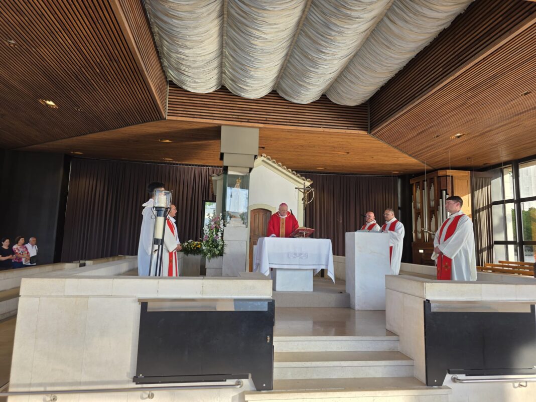 Mons. Giuliano celebra la Messa a Fatima nella festa di San Tommaso