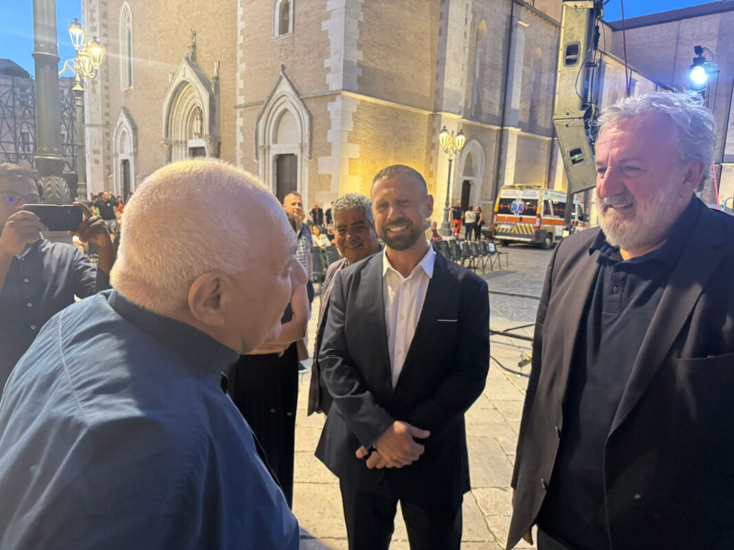 Il Vescovo incontra il Presidente Michele Emiliano Il Vescovo incontra il Presidente Michele Emiliano