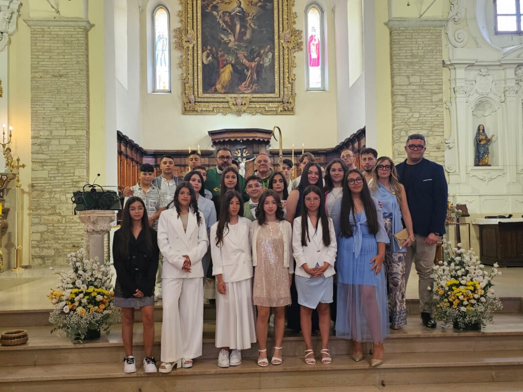 Mons. Vescovo celebra le Cresime nella parrocchia di Castelnuovo della Daunia