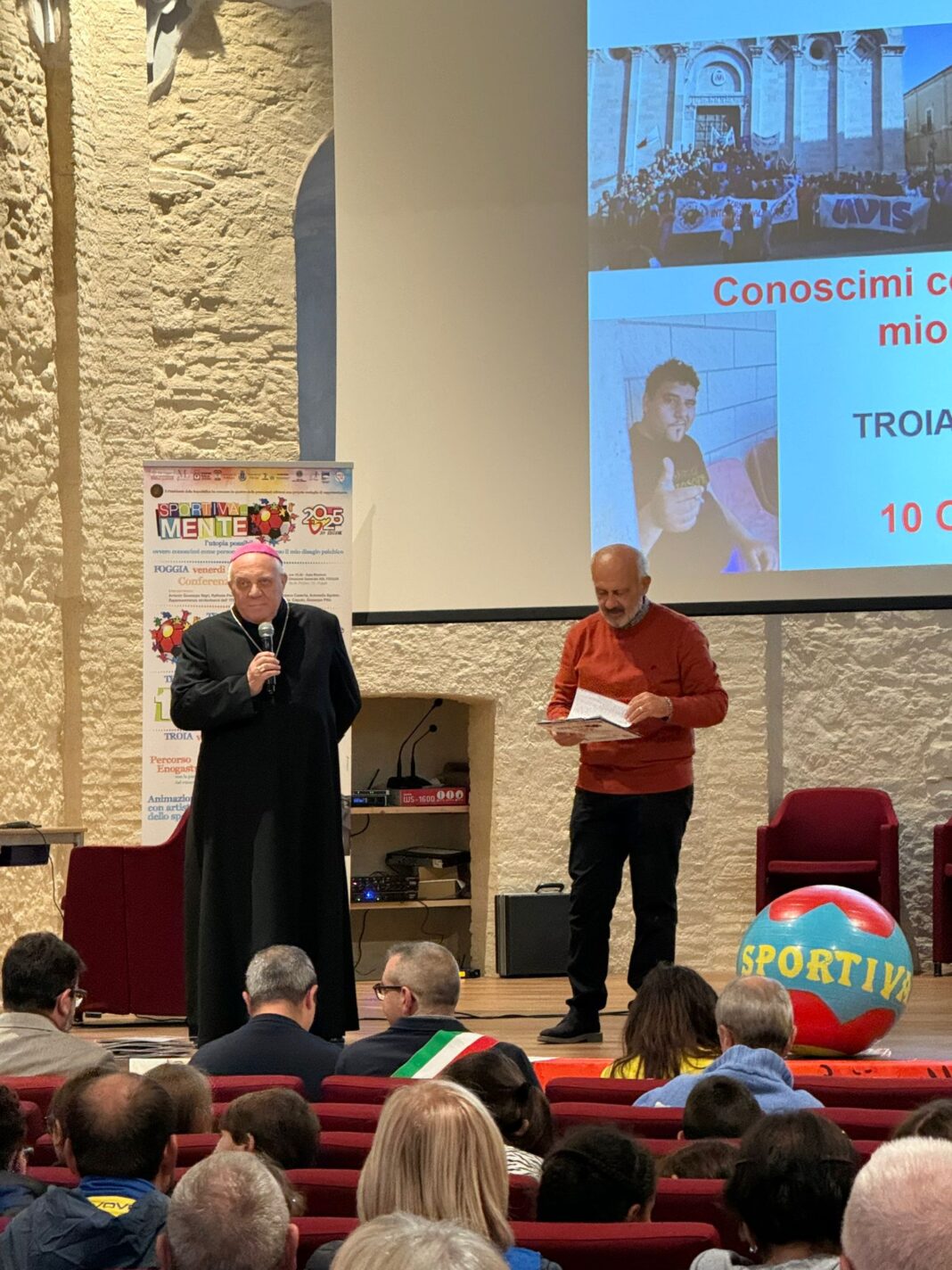 Sportiva...mente: Mons. Vescovo a Troia Sportiva...mente: Mons. Vescovo a Troia