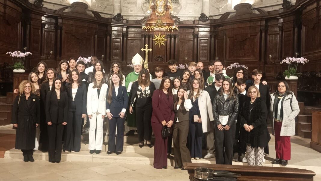 Mons. Vescovo celebra le cresime in Cattedrale a Lucera