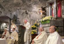 Mons. Vescovo in visita a Monte Sant’Angelo Mons. Vescovo in visita a Monte Sant'Angelo