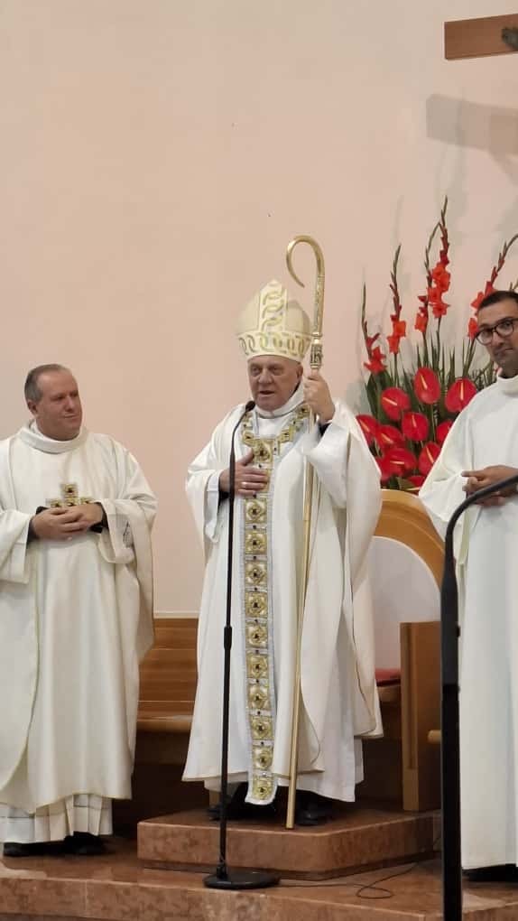 Mons. Vescovo celebra le cresime nella parrocchia di S. Francesco Mons. Vescovo celebra le cresime nella parrocchia di S. Francesco Antonio Fasani a Lucera