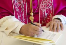 Papa Leone IV firma la sua prima Enciclica: “Magnifica humanitas” Papa Leone IV firma la sua prima Enciclica: "Magnifica humanitas"