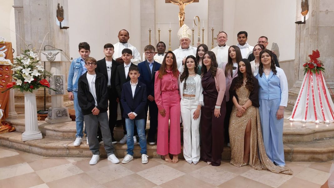 Mons. Vescovo celebra le cresime a Celenza Valfortore Mons. Vescovo celebra le cresime a Celenza Valfortore