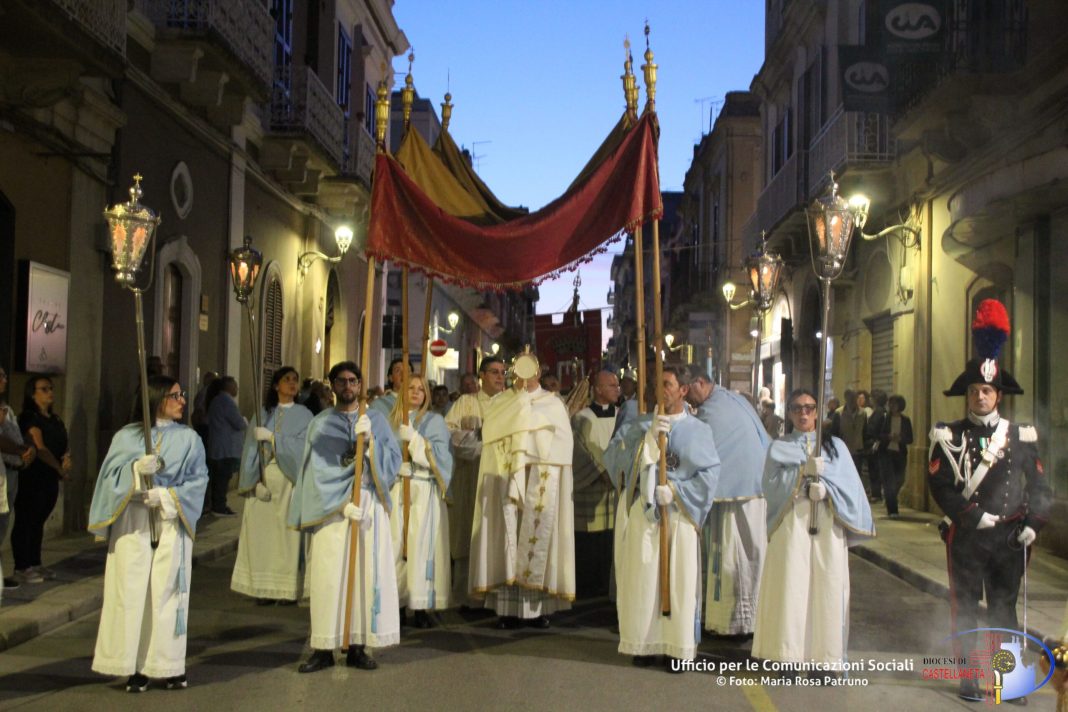 Omelia di Mons. Sabino Iannuzzi durante la Santa Messa per la Solennità del Corpus Domini – Diocesi di Castellaneta
