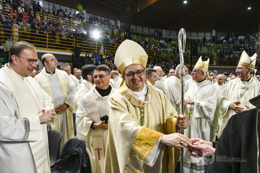 60° compleanno di mons. Domenico Basile. L'affetto della chiesa locale 60° compleanno di mons. Domenico Basile. L'affetto della chiesa locale