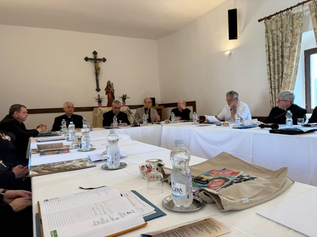 ASSEMBLEA ORDINARIA DELLA CONFERENZA EPISCOPALE PUGLIESE A CONVERSANO ASSEMBLEA ORDINARIA DELLA CONFERENZA EPISCOPALE PUGLIESE A CONVERSANO